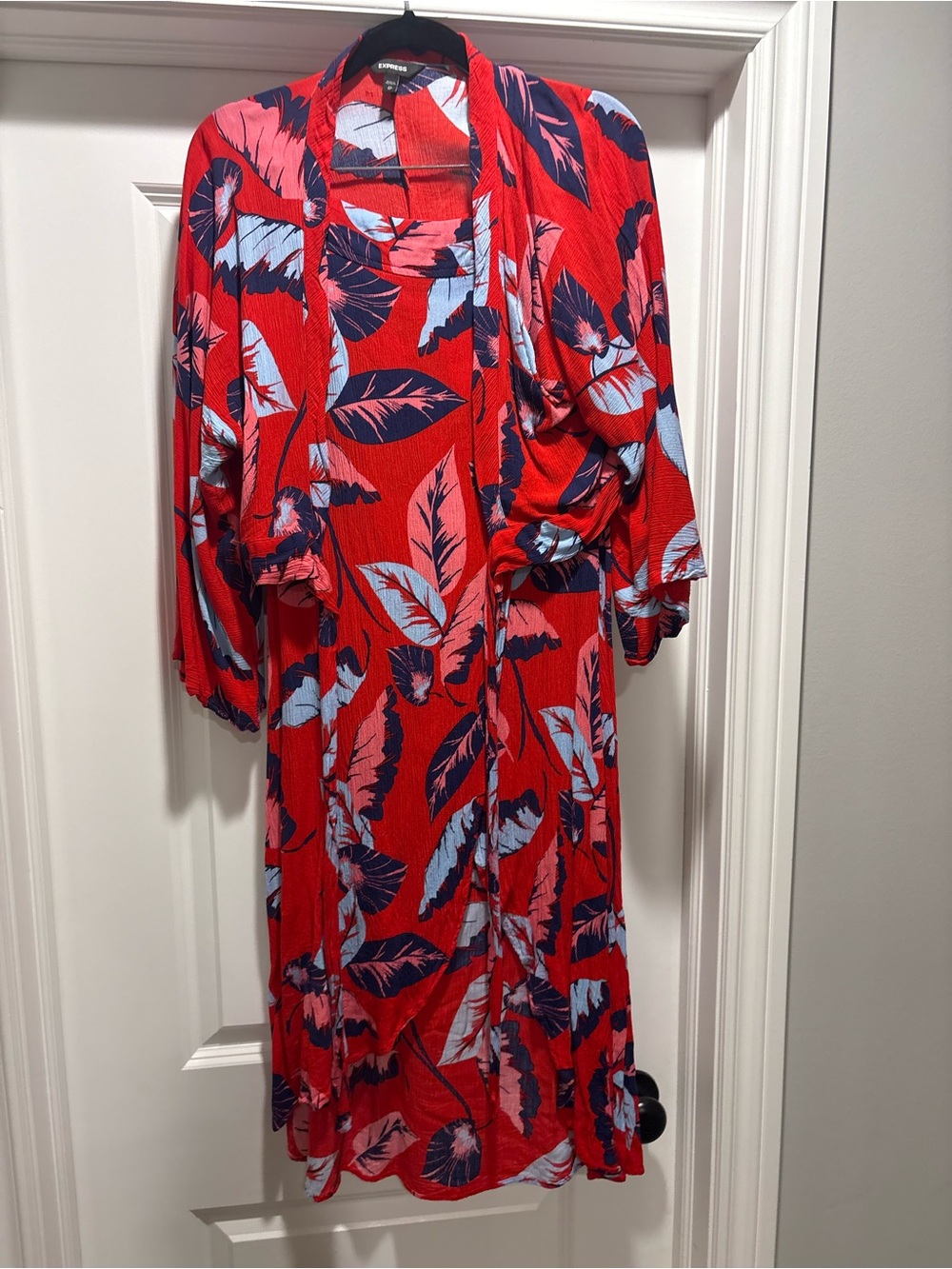 Express Red set with Blue and Pink Tropical Leaves